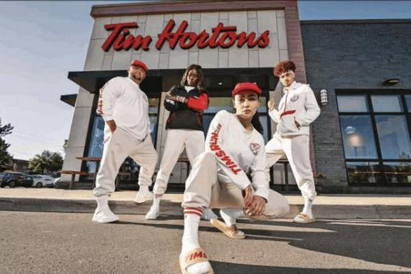 缩略图 | 加拿大国民咖啡 Tim Hortons 跨界卖衣服，一开售就抢空！