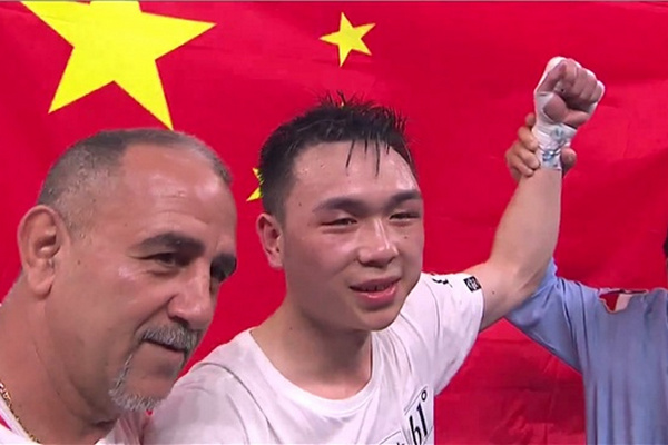 缩略图 | 他击败罗哈斯，成为中国第三位世界拳王