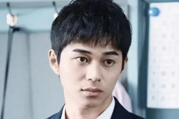 缩略图 | 日本一男演员与三个女演员深山同居！网友辣评：活久见！