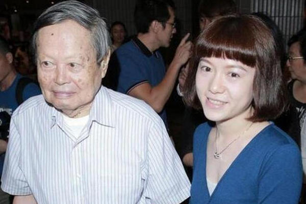 缩略图 | 43岁翁帆与97岁杨振宁近照曝光 网友：越来越年轻了