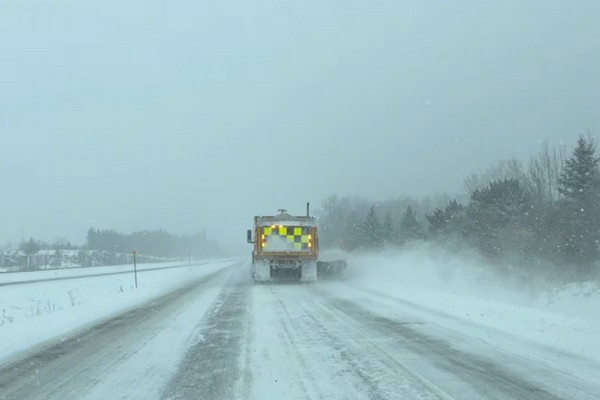 缩略图 | 今冬最强暴雪！渥太华预计降雪量高达35厘米！市政府发布夜间停车禁令！