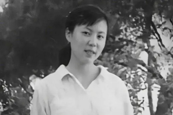缩略图 | “铊中毒”案当事人朱令：骨灰今日安葬！父母发布公告：我们将一如既往追凶！