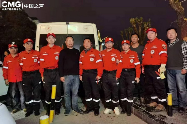 缩略图 | 男子潜伏约死群，4年救下几百人！