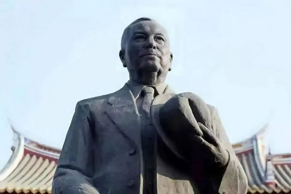 缩略图 | 印在新加坡纸币上的中国人：散尽家财，只为一件事