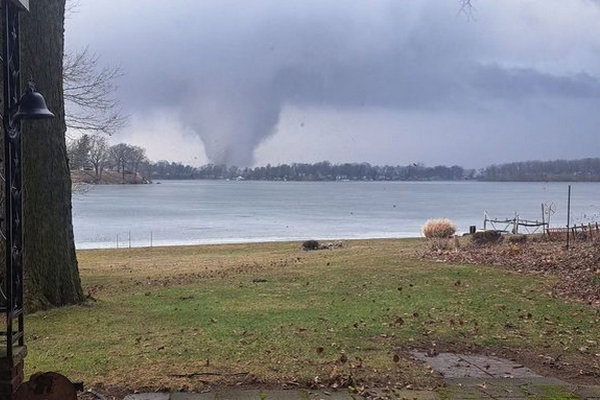 缩略图 | 龙卷风横扫密歇根州南部，已造成至少4死逾12伤！