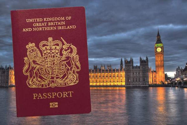 缩略图 | 英国处心积虑定制BNO护照被卡，多少香港人愿当二等英国“公民”？