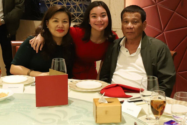 缩略图 | 菲律宾总统杜特尔特偷偷跑来香港：为女友庆生