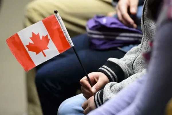 缩略图 | 十年来首次！加拿大考虑减少接纳移民和难民！经济重启比你想象的更难！