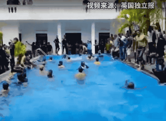 缩略图 | 斯里兰卡彻底破产：总统“跑了”，总理同意下台，抗议者跳入总统府泳池…