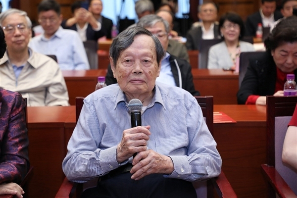 缩略图 | 何祚庥院士：杨振宁和翁帆是段千载难逢的良缘，可遇不可求！