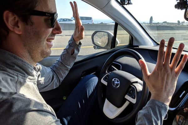 缩略图 | 谷歌前工程师坐无人汽车横穿美国 称全程无人为干涉