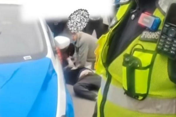 缩略图 | 出租车司机与乘客发生争执，“活活被气死”！家属称不追责：那家也穷