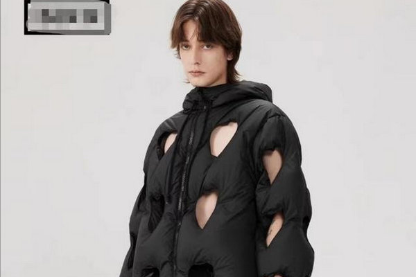 缩略图 | 羽绒服镂空设计售价1599元引热议 品牌客服：商品已下架