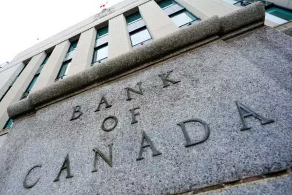 缩略图 | 经济学家批评加拿大政府乱花钱，迫使利率走高！