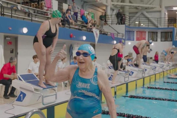 缩略图 | 99岁加拿大老太太单日刷新三项游泳世界纪录！