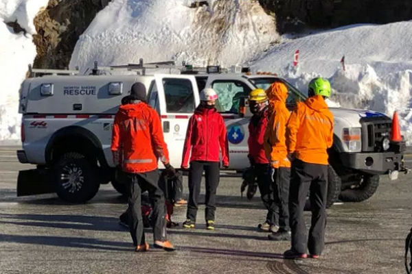 缩略图 | 加拿大亚裔网红登山远足，迷路失踪，不幸惨死！
