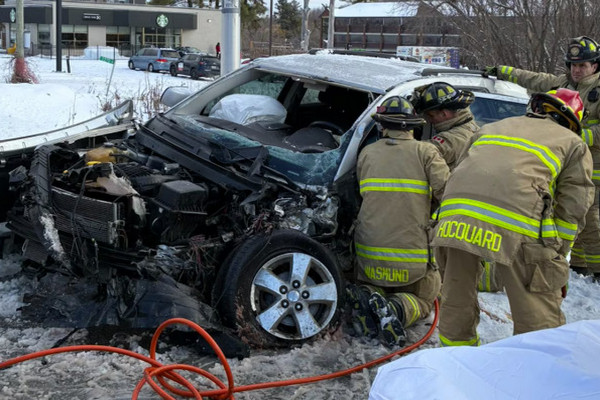 缩略图 | 【突发】渥太华发生严重交通事故：两车正面相撞，三人受伤，一人命危！