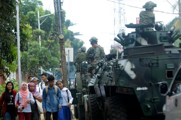 缩略图 | 菲律宾教堂爆炸致27死 杜特尔特怒斥凶手