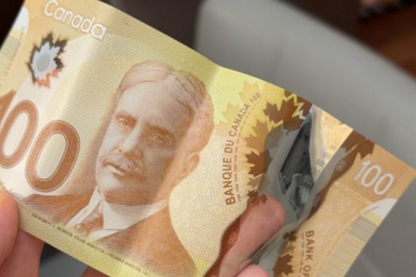 缩略图 | 中国留学生在加拿大被路人塞$100！大批华人亲历过"这一瞬间"！