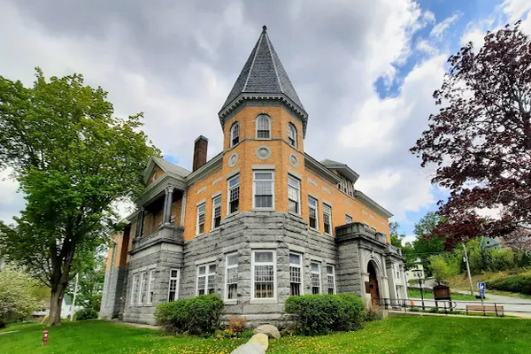 缩略图 | 永久撕裂！加美边境"友谊之门"关闭，百年历史终结！