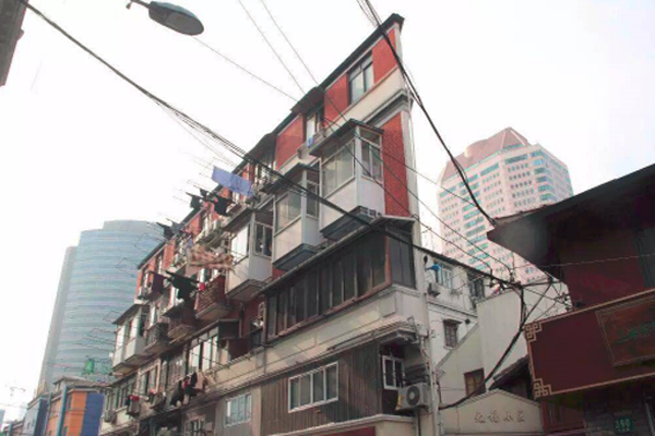 缩略图 | 上海现纸片楼仅20厘米厚，看着就不敢住！