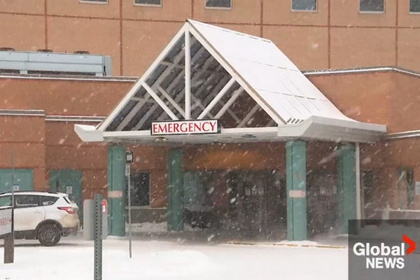 缩略图 | 加拿大44岁父亲胸痛送医，急诊等候8小时后倒下身亡！