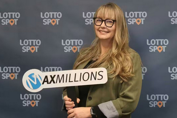 缩略图 | 散步遛狗顺便查彩票，加拿大女子突然中了100万！