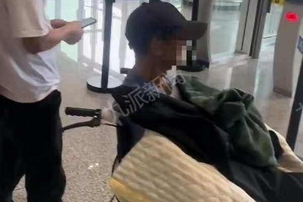 缩略图 | 癌症旅客乘机被拒！成都航空：癌症晚期患者不予承运！
