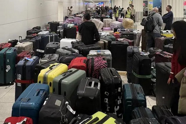 缩略图 | 滞留中东的中国旅客：有人包车夜逃，有人静待“天晴”