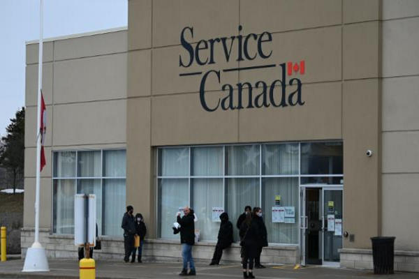缩略图 | 130万人急办加拿大护照，Service Canada 电话打爆