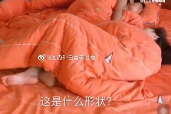 缩略图 | 妈妈拍片赚流量，12岁儿子与9岁妹妹裸睡惹争议！
