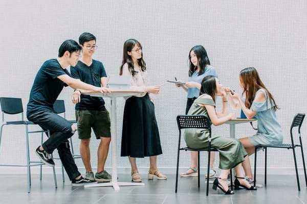 缩略图 | 百万留学月薪八千，海归为啥成了没竞争力的“海废”？