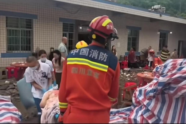 缩略图 | 四川一户村民举办升学宴突发意外，已致5死17伤！