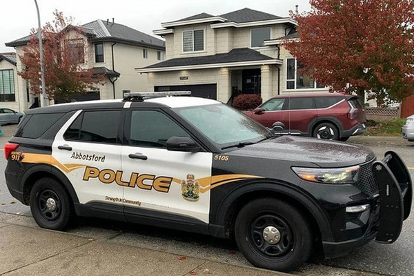 缩略图 | 加拿大68岁印度裔大亨家门口遭行刑式枪杀，社区极度震惊！