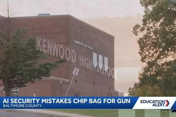 缩略图 | AI系统“闹乌龙”：美国一学生手中的薯片被误识别为枪支，一度惊动警察！