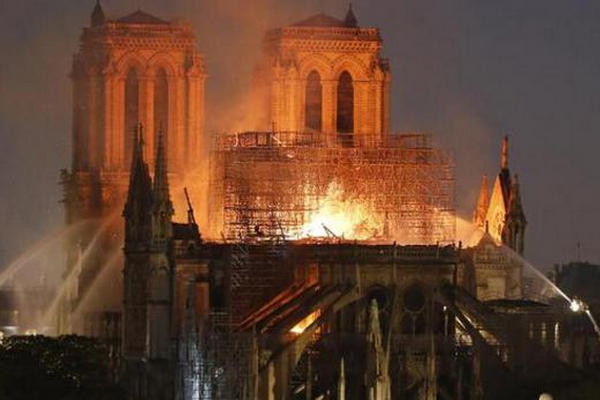 缩略图 | 巴黎圣母院燃烧后变"毒院" 铅含量达限值65倍