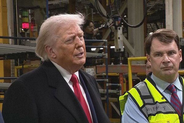 缩略图 | 特朗普隔空威胁：美国不需要加拿大产品，加美墨协定也没有啥用