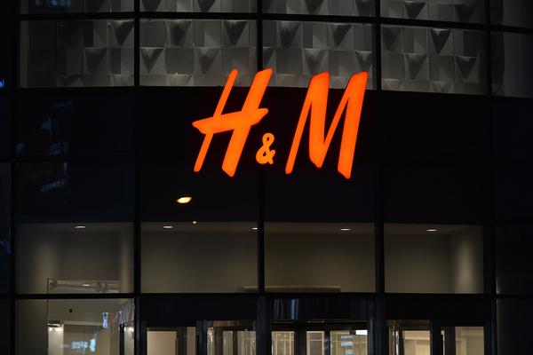缩略图 | H&M公布最新财季数据：税前亏损超10亿元