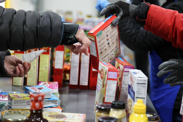 缩略图 | 加拿大食物银行禁令：新来留学生不能领救济，本地人都不够发！
