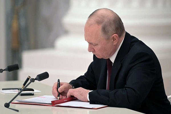 缩略图 | 普京签署俄罗斯公司从外国股市退市的法令