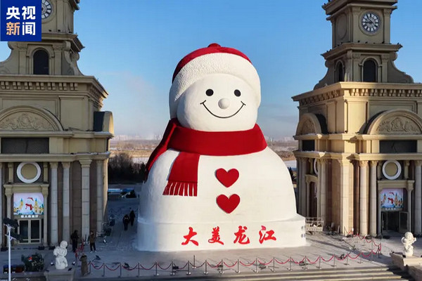 缩略图 | 19米高！哈尔滨大雪人温暖回归，今年用雪量达历史之最！