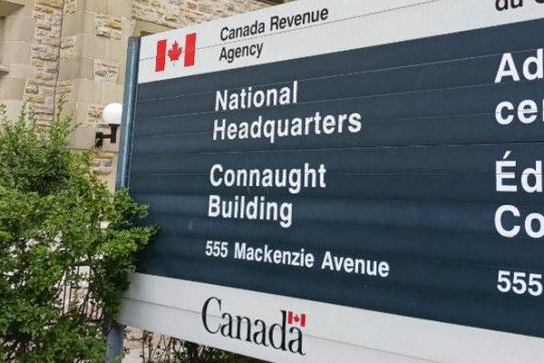 缩略图 | CRA惊天漏洞！加拿大女老板一年仅赚$5.4万，爽拿近$500万退税！