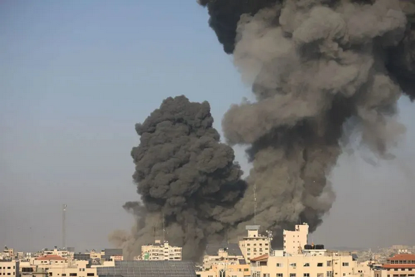 缩略图 | 以军地面部队夜袭加沙！以总理：正向哈马斯倾泻“地狱之火”
