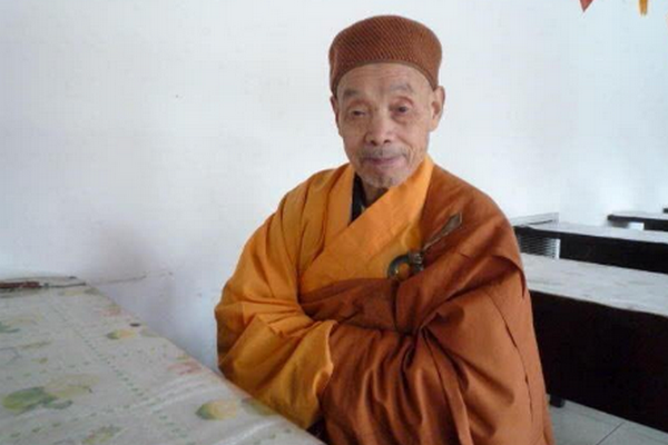 缩略图 | 中国最后一位太监：30年不洗澡，隐居寺庙活到96岁
