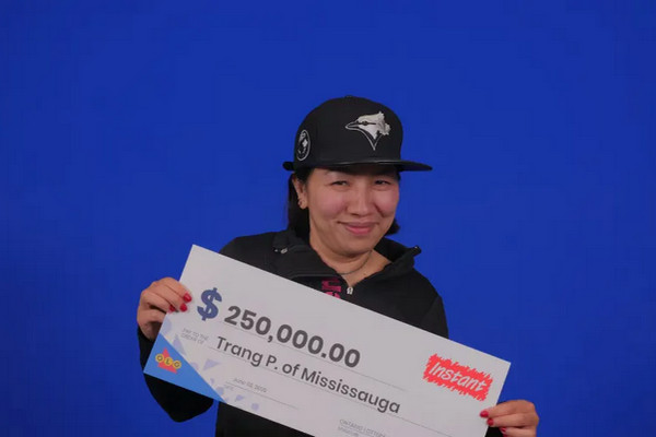 缩略图 | 逆天好运！加拿大女子买彩票再中大奖，今年1月刚中6000万巨奖！
