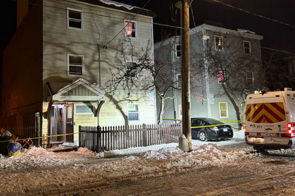 缩略图 | 渥太华一栋公寓楼发生严重火灾，造成1人死亡，19名居民流离失所！