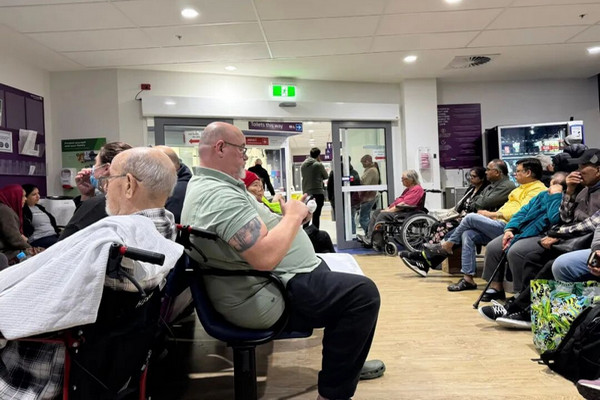 缩略图 | 加拿大急诊爆仓200%，排36小时！护士承认：救谁全凭直觉！