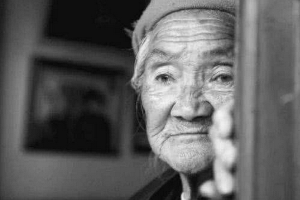 缩略图 | 86岁台湾老兵回陆寻母：15岁参军，母亲苦等71年