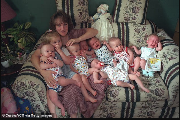 缩略图 | 曾经轰动世界的七胞胎：如今28岁，各自开启不同人生