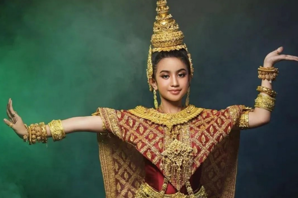 缩略图 | 精通中文、受爱戴，12岁柬埔寨公主要出道？